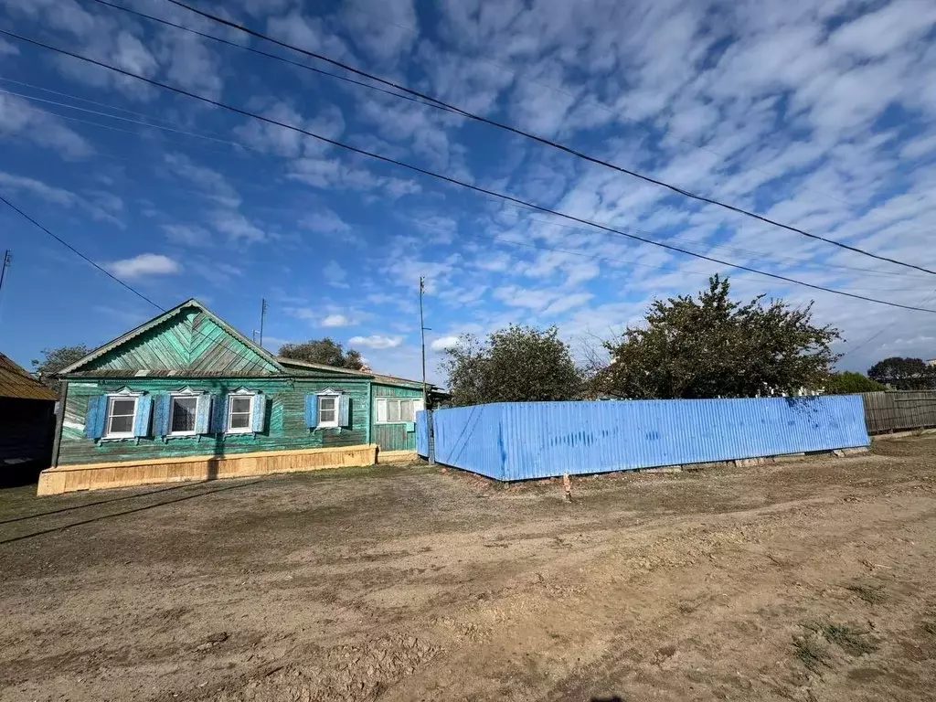 Дом в Астраханская область, Камызякский район, с. Образцово-Травино  ... - Фото 1