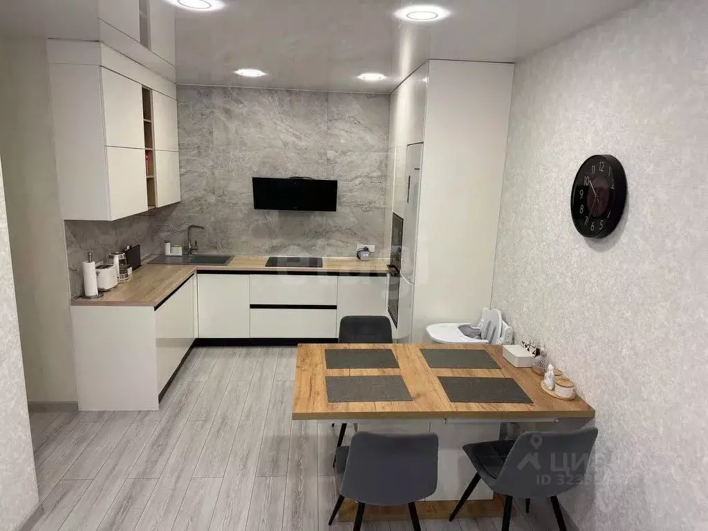 2-к кв. Тюменская область, Тюмень ул. Газовиков, 73 (63.4 м) - Фото 1