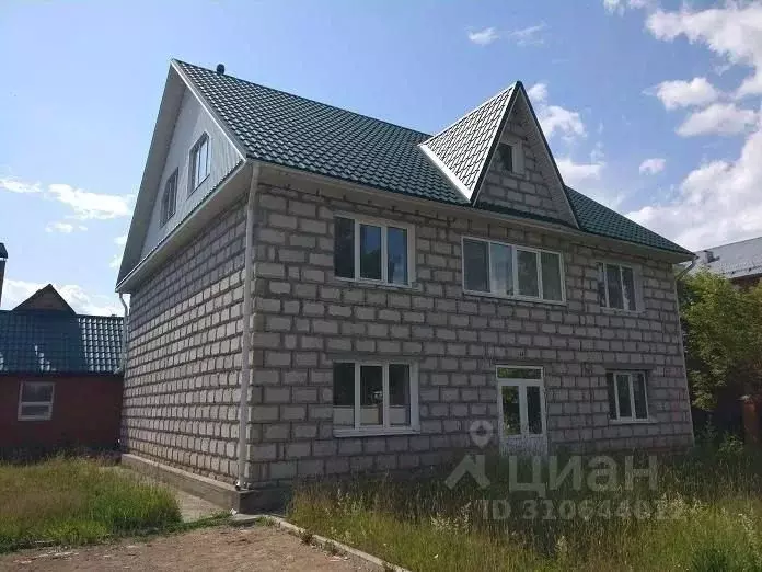 Дом в Пермский край, Нытва ул. Чкалова, 41 (238 м) - Фото 1