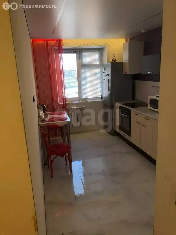 3-комнатная квартира: Тюмень, улица Монтажников, 11 (68 м) - Фото 1