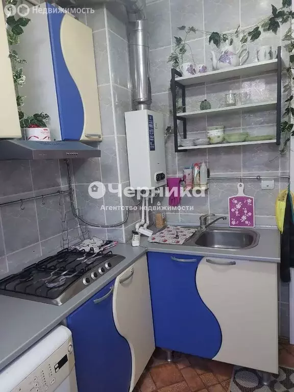 2-комнатная квартира: Каменск-Шахтинский, улица Ворошилова, 10 (52 м) - Фото 0