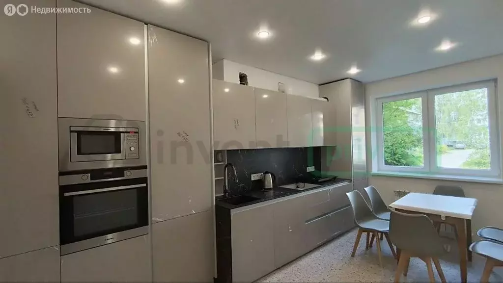 2-комнатная квартира: Калининград, Коммунистическая улица, 24 (65 м) - Фото 0