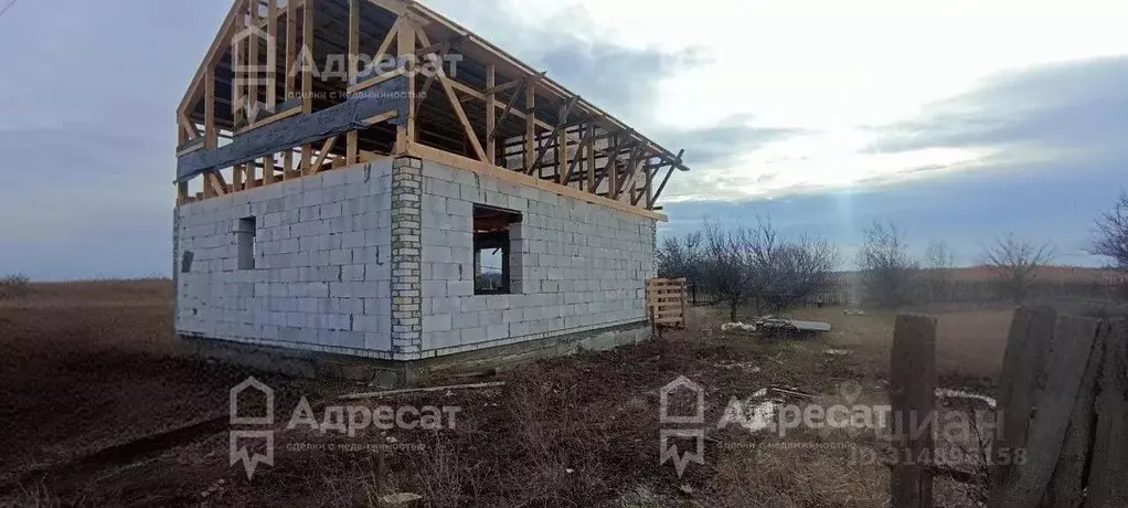 Дом в Волгоградская область, Среднеахтубинский район, Фрунзенское ... - Фото 0