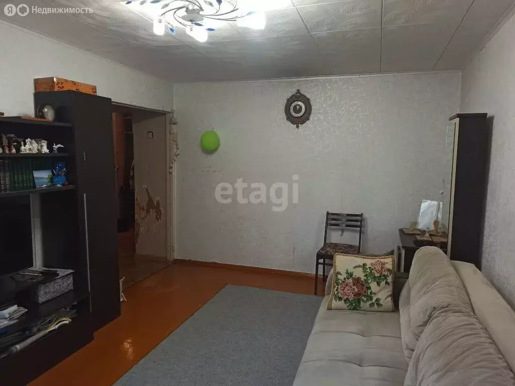 3-комнатная квартира: Бирск, улица 8 Марта, 32 (57.4 м) - Фото 1