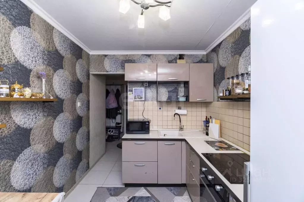 3-к кв. Тюменская область, Тюмень Ставропольская ул., 2 (66.9 м) - Фото 1