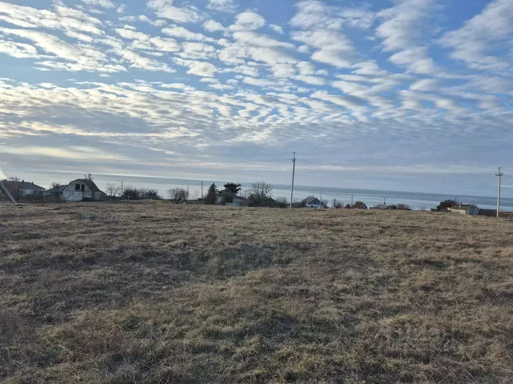 Участок в Крым, Ленинский район, Мысовское с/пос, с. Заводское  (10.0 ... - Фото 0