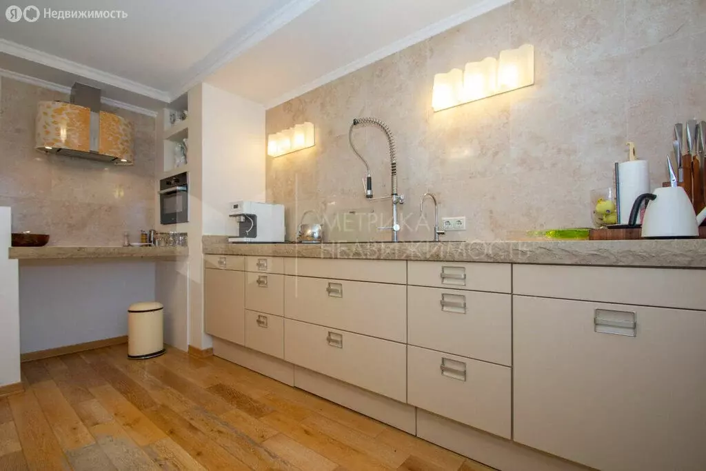 2-комнатная квартира: Тюмень, улица 9 Января, 162 (55 м) - Фото 1