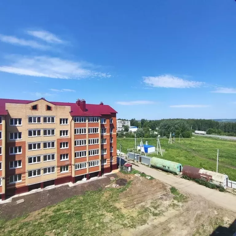 3-к кв. Чувашия, Цивильск Цивильский район, ул. Гагарина (56.9 м) - Фото 0