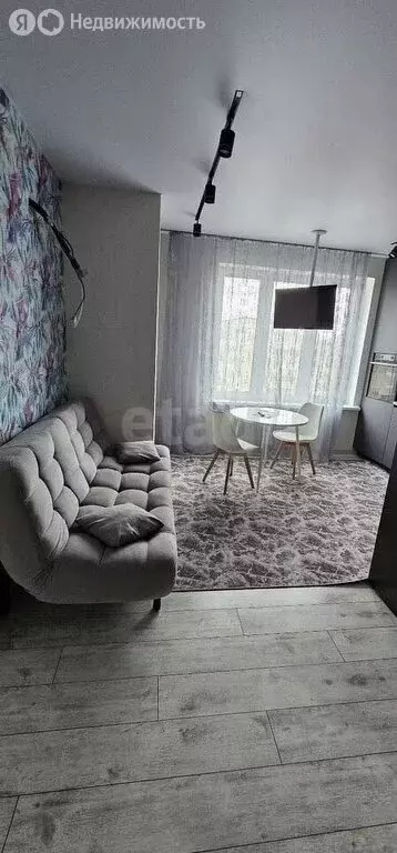 1-комнатная квартира: Медведево, посёлок городского типа Медведево, ... - Фото 0