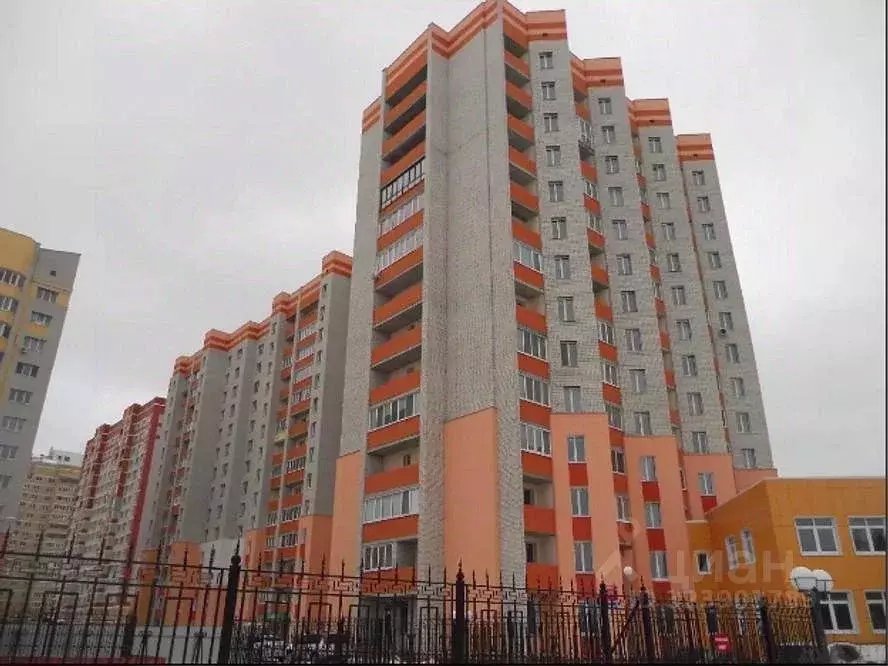 3-к кв. Брянская область, Брянск ул. Крахмалева, 57 (97.0 м) - Фото 1