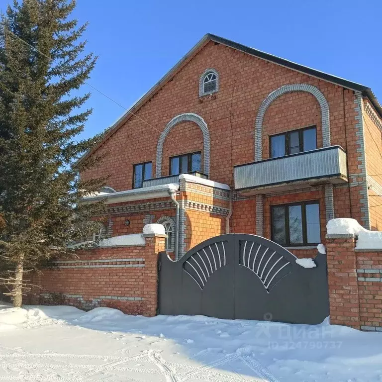 Дом в Иркутская область, Усть-Илимск ул. Декабристов (458 м) - Фото 1