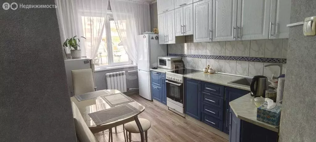 3-комнатная квартира: Абакан, улица Кирова, 250 (71.9 м) - Фото 2