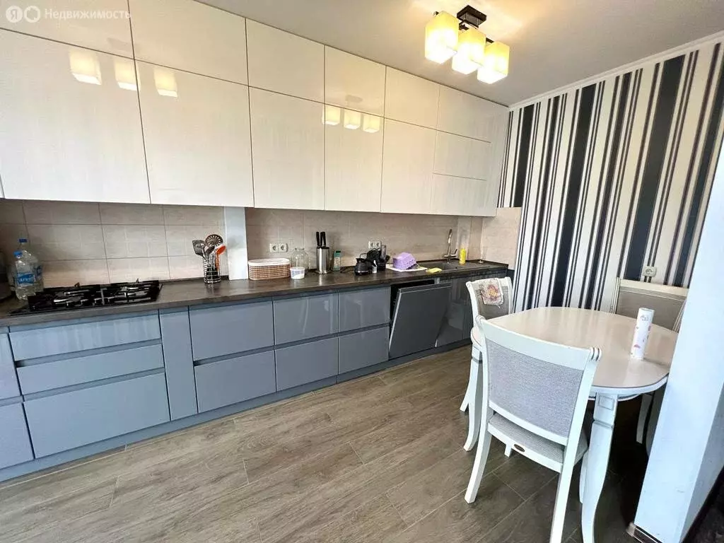 3-комнатная квартира: Симферополь, улица Федько, 16к2 (75 м) - Фото 1