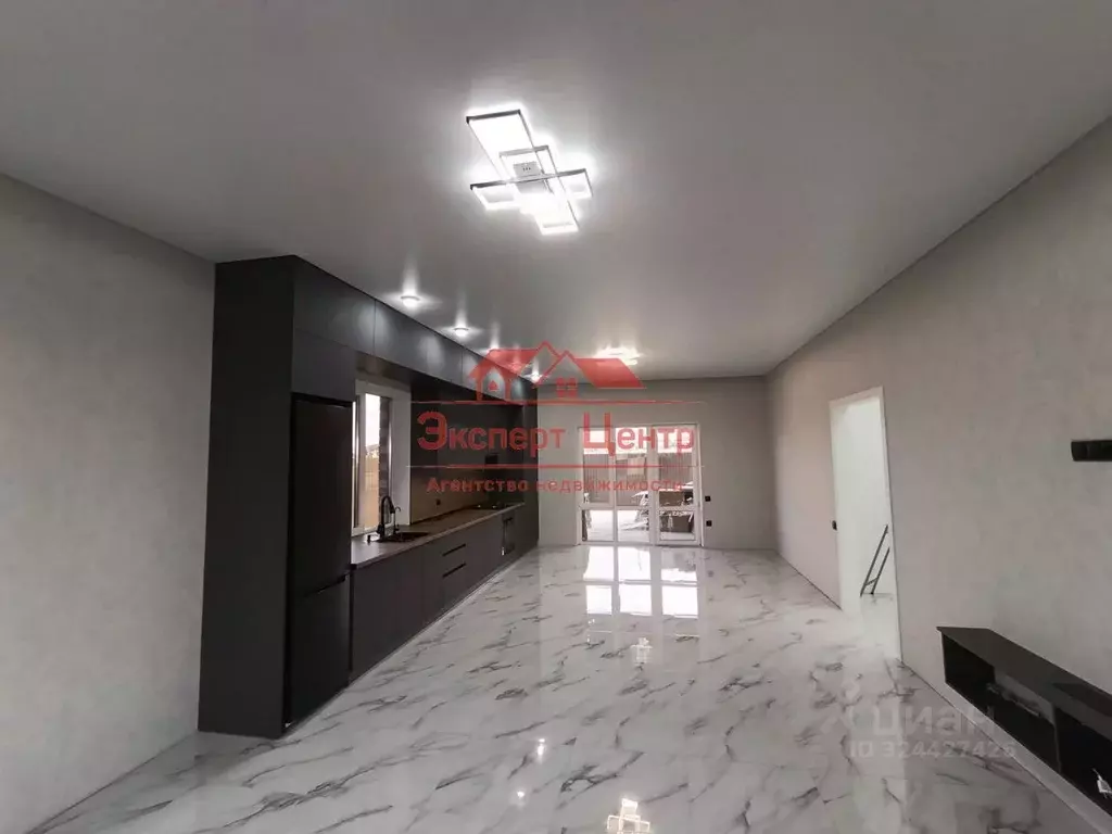 Дом в Ставропольский край, Михайловск Шпаковский район, пл. Ленина ... - Фото 1