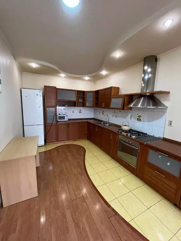 3-к кв. Астраханская область, Астрахань ул. Бурова, 10/1 (110.0 м) - Фото 1