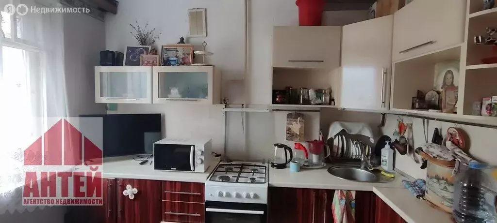 3-комнатная квартира: Нижний Новгород, улица Политбойцов, 18А (57 м) - Фото 1