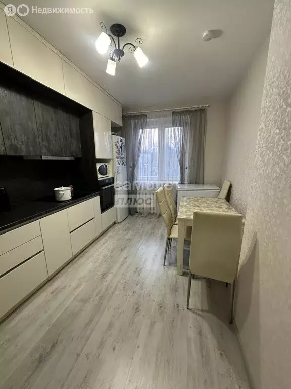 2-комнатная квартира: Омск, улица Леонида Маслова, 2 (57 м) - Фото 2