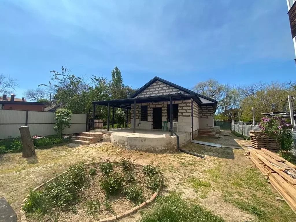Дом в Краснодарский край, Ейск ул. Карла Маркса, 67 (100 м) - Фото 0
