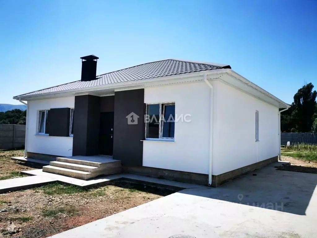 Дом в Крым, Симферопольский район, Трудовское с/пос, с. Денисовка ул. ... - Фото 2