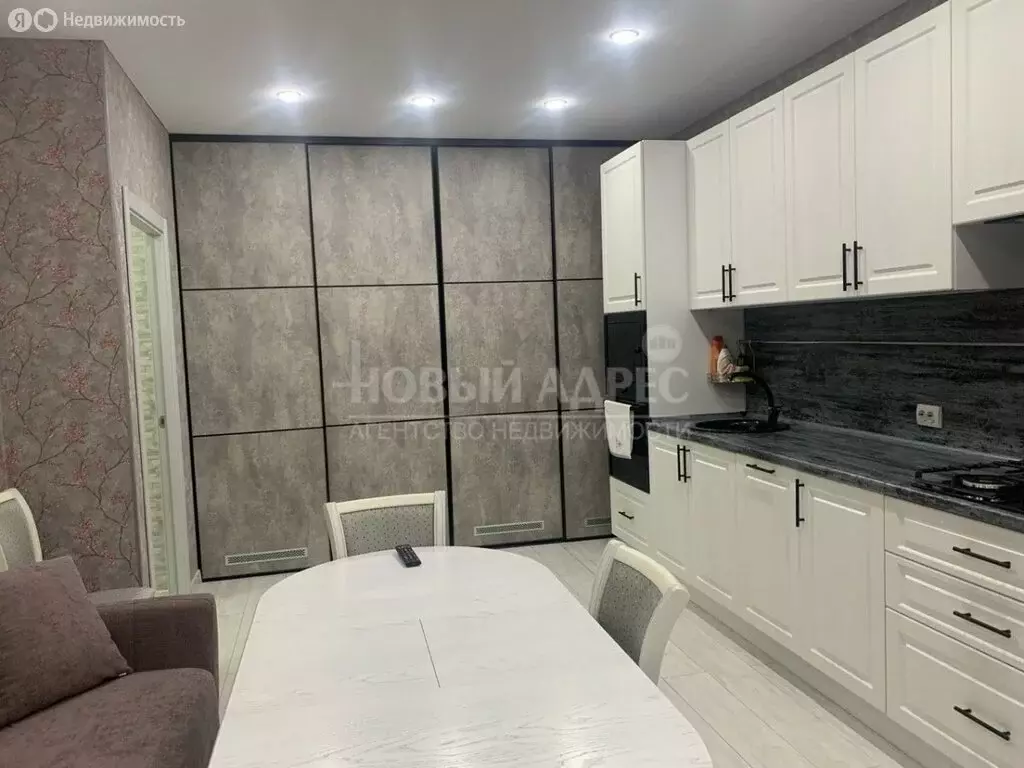 2-комнатная квартира: Калуга, улица Белые Росы, 1 (60.38 м) - Фото 2