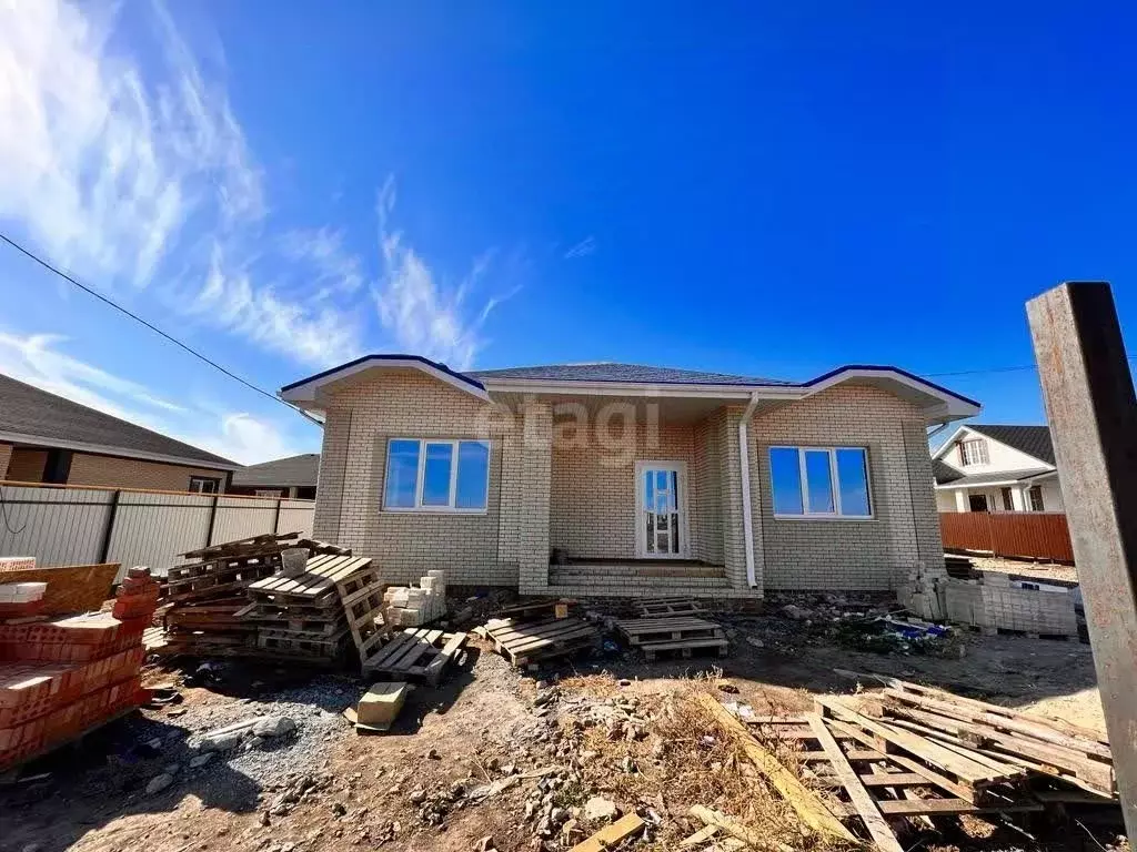 Дом в Ростовская область, Неклиновский район, с. Новобессергеневка ул. ... - Фото 1