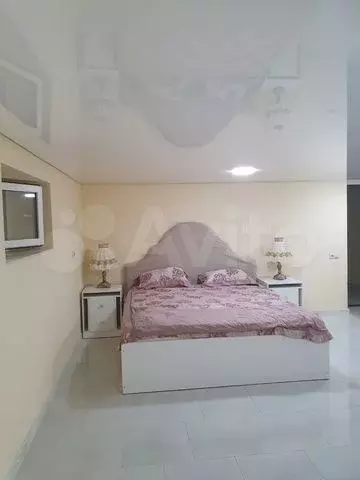 Комната 42 м в 3-к., 1/3 эт. - Фото 0