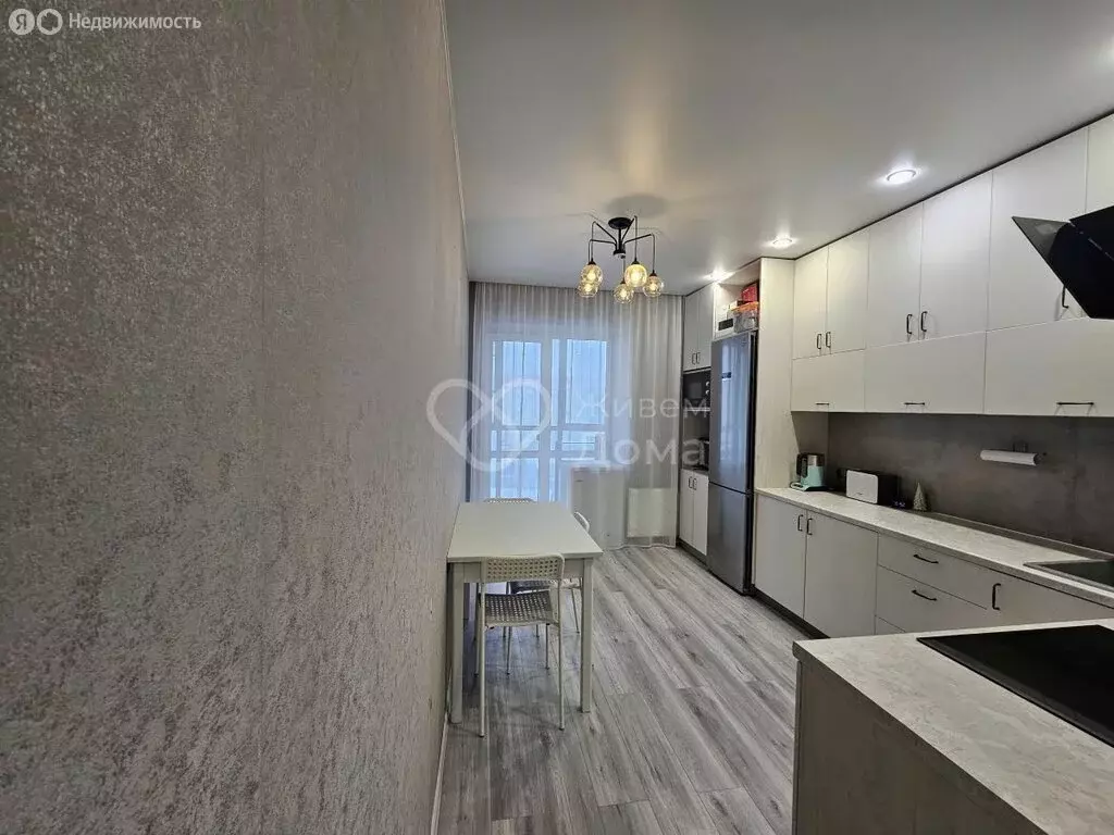 2-комнатная квартира: Волгоград, улица Расула Гамзатова, 7 (56.2 м) - Фото 0