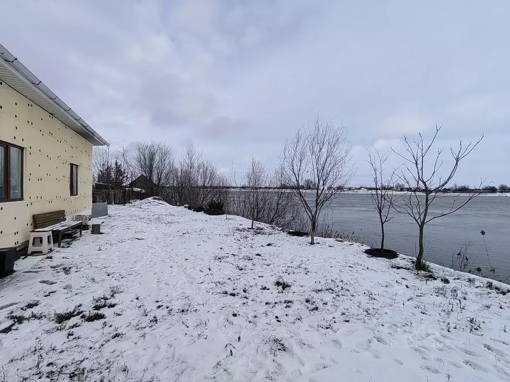 Дом в Астраханская область, Икрянинский район, с. Бахтемир Школьная ... - Фото 1