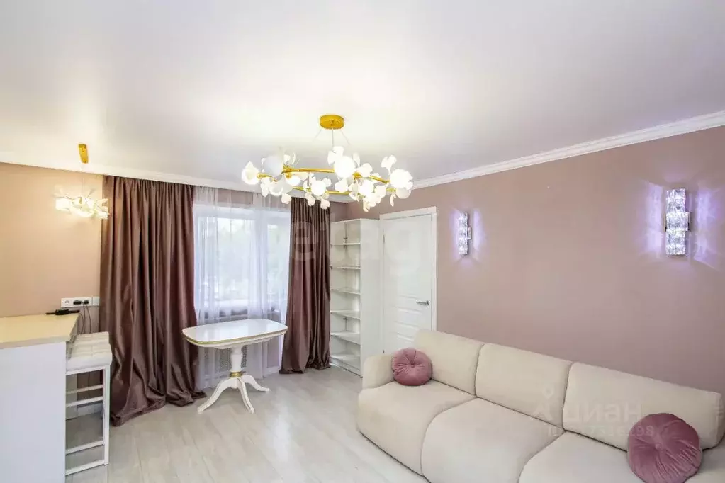 2-к кв. Тюменская область, Тюмень ул. Мельникайте, 109 (45.3 м) - Фото 0