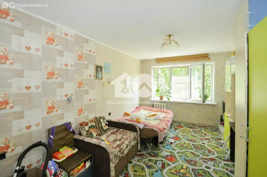 3-комнатная квартира: Новосибирск, улица Петухова, 94 (61.8 м) - Фото 1