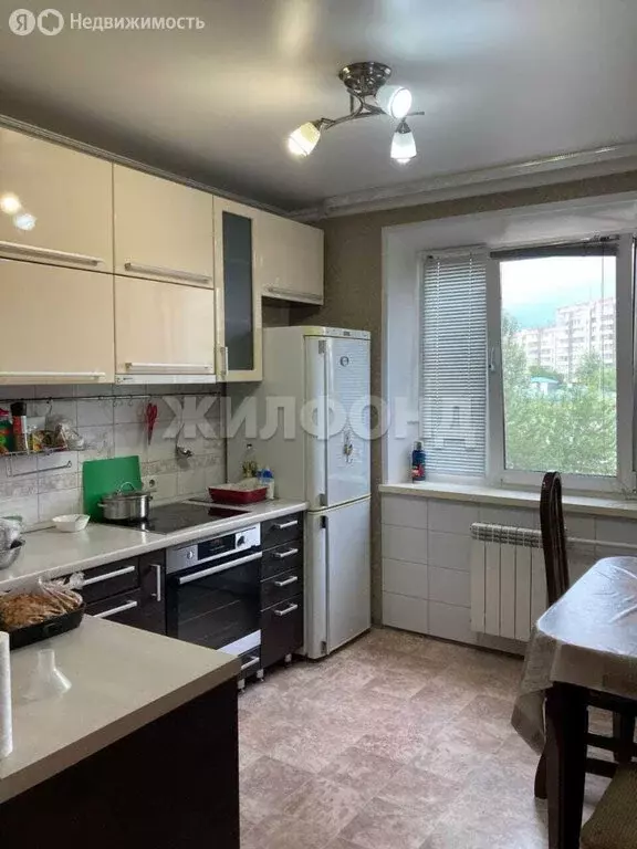 3-комнатная квартира: Абакан, улица Торосова, 2/2 (65 м) - Фото 1