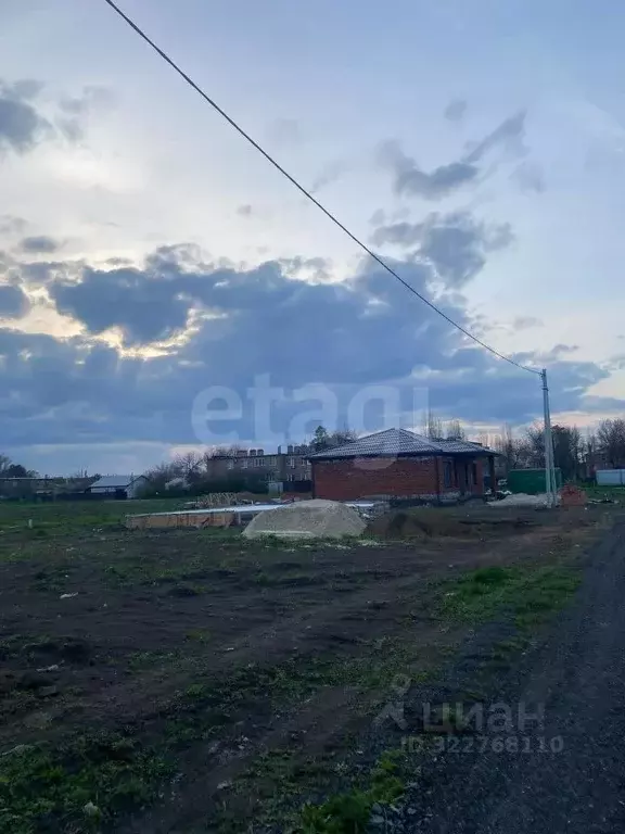 Участок в Ростовская область, Азовский район, Обильненское с/пос, пос. ... - Фото 1