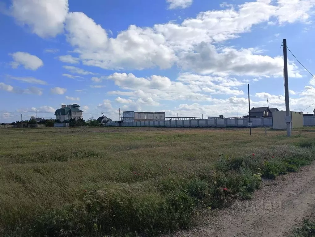 Участок в Крым, Евпатория городской округ, Заозерное пгт ул. Садовая ... - Фото 1