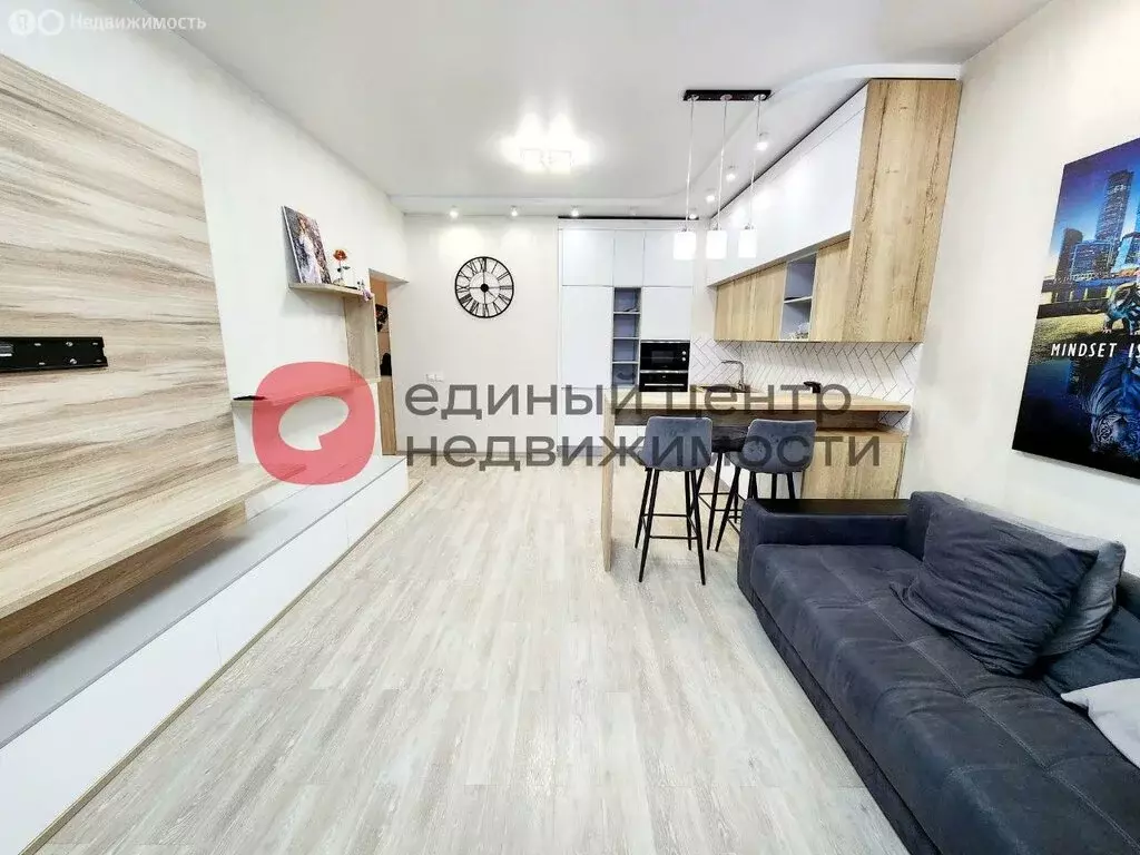 2-комнатная квартира: Тюмень, улица Федюнинского, 30к6 (64.6 м) - Фото 1