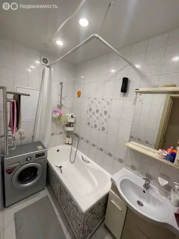 1-комнатная квартира: посёлок городского типа Октябрьский, улица ... - Фото 1