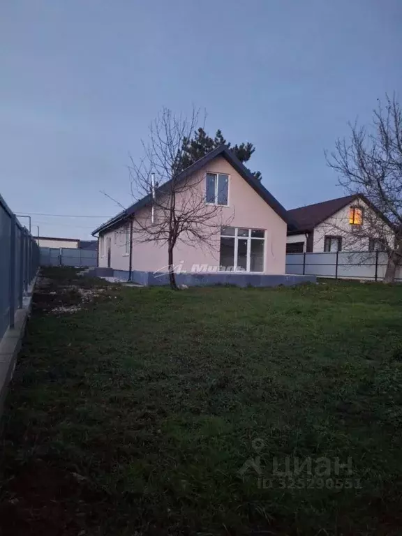 Дом в Крым, Симферопольский район, Добровское с/пос, с. Заречное пер. ... - Фото 1