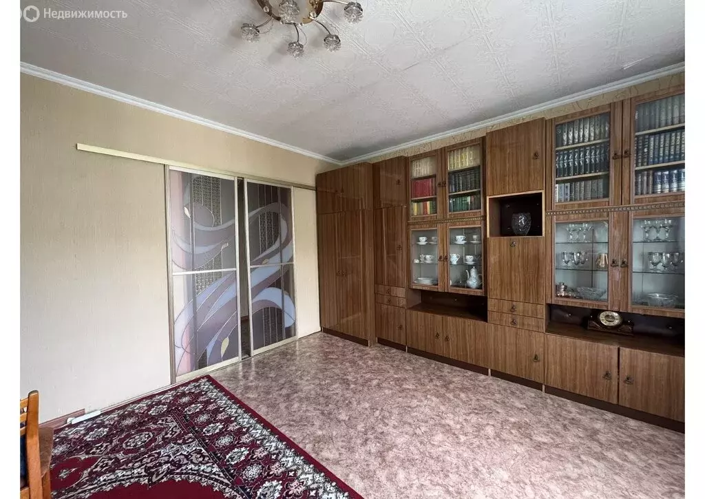 3-комнатная квартира: Нижнекамск, улица Менделеева, 31 (64.8 м) - Фото 2
