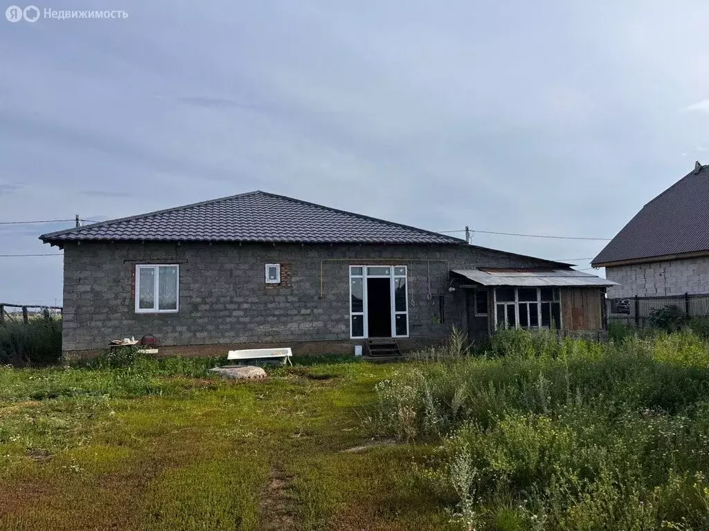 Дом в Бузулукский район, Пригородный сельсовет, улица Хакима (167.5 м) - Фото 1