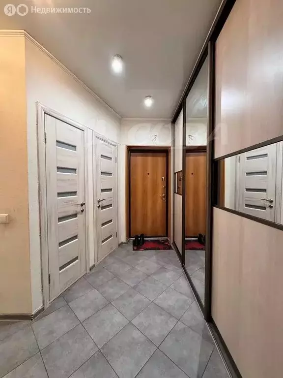 3-комнатная квартира: Тюмень, улица Карла Маркса, 8 (93 м) - Фото 1