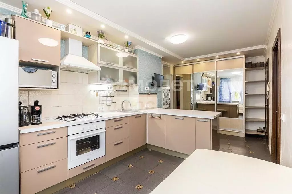 3-к кв. Пермский край, Пермь ул. Милиционера Власова, 17 (61.0 м) - Фото 1