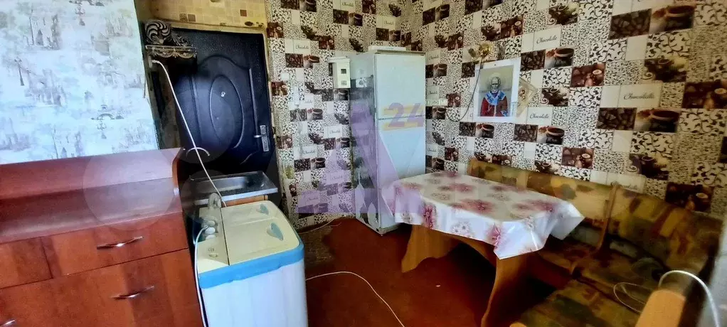 Комната 18 м в 3-к., 4/4 эт. - Фото 1