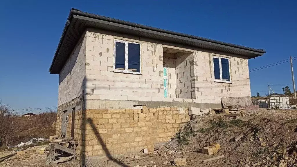 Дом в Крым, Симферополь ул. Василия Горишнего (100 м) - Фото 1