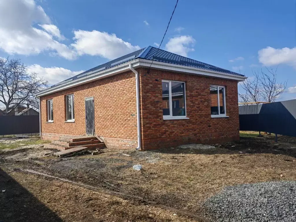 Дом в Ростовская область, Неклиновский район, Новобессергеневское ... - Фото 1