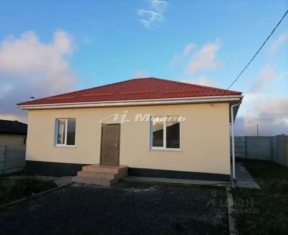 Дом в Крым, Симферопольский район, с. Трудовое пер. Вишневый (120 м) - Фото 1