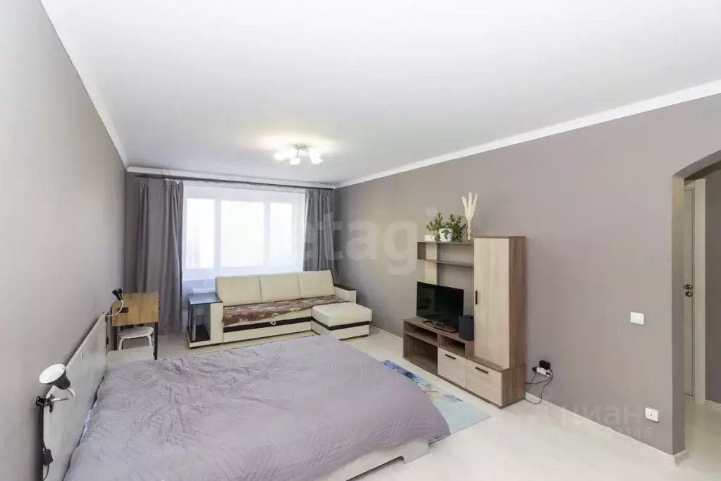 1-к кв. Тюменская область, Тюмень Кремлевская ул., 89 (43.6 м) - Фото 1