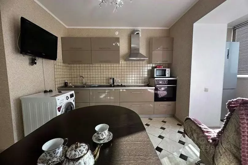 2-к кв. Оренбургская область, Оренбург Салмышская ул., 62 (75.0 м) - Фото 2