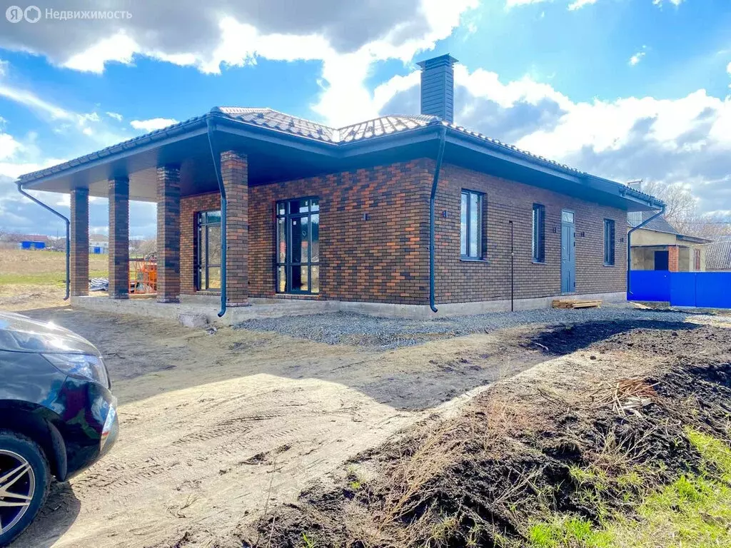 Дом в Семилукский район, село Девица (118 м) - Фото 1
