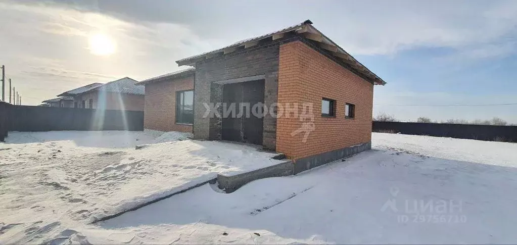 Дом в Хакасия, Усть-Абаканский район, с. Калинино  (120 м) - Фото 1