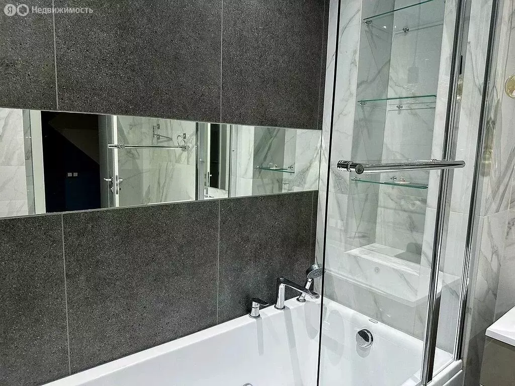 2-комнатная квартира: Тюмень, улица Максима Горького, 68к1 (104.8 м) - Фото 1