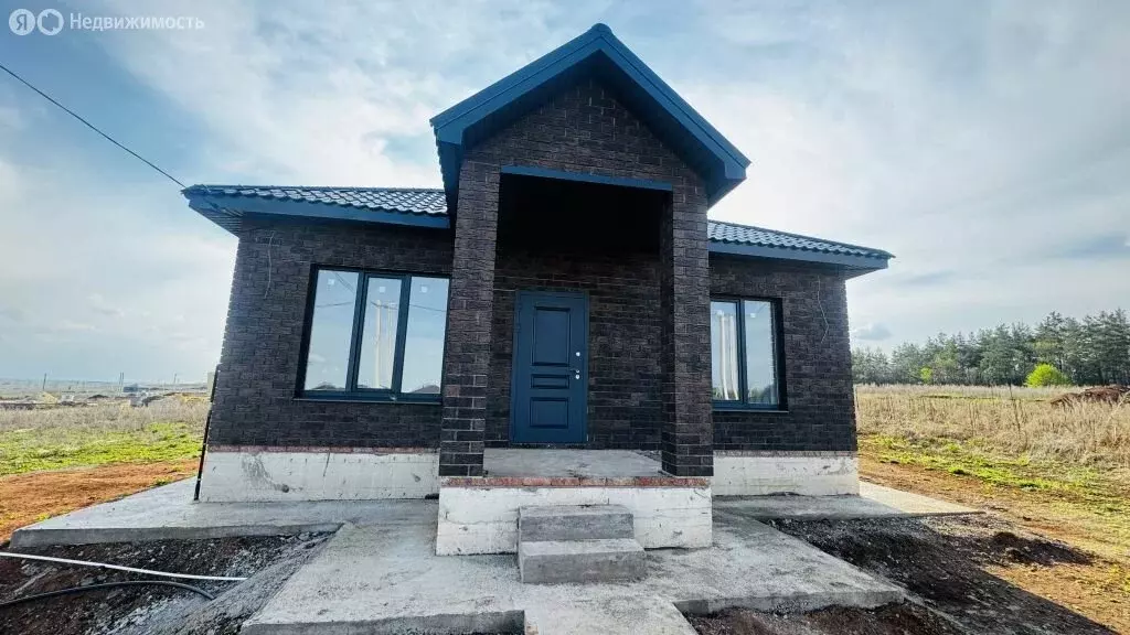 Дом в Оренбургский район, посёлок Соловьёвка (100 м) - Фото 1